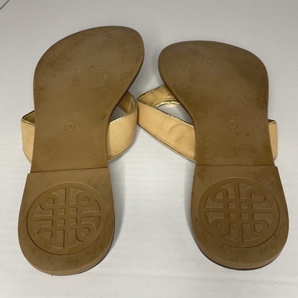 Fashion Gold leather Flip Flop Sandals Sz 9 - Picture 7 of 8